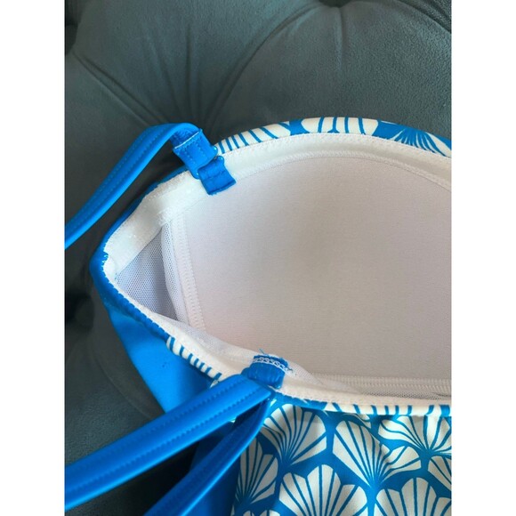 Boden Sky Shell Amalfi Bandeau One-Piece Swimsuit
Size: US 6 Women’s - Picture 4 of 7